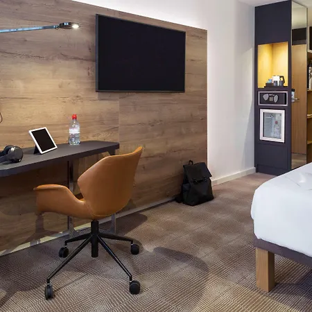 Novotel Lausanne Bussigny Otel Crissier
